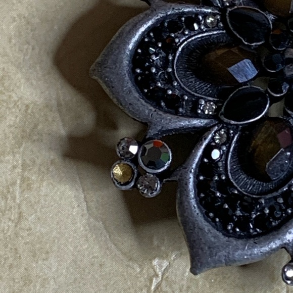 Dark Metal Flower Crystal Brooch - Picture 4 of 9
